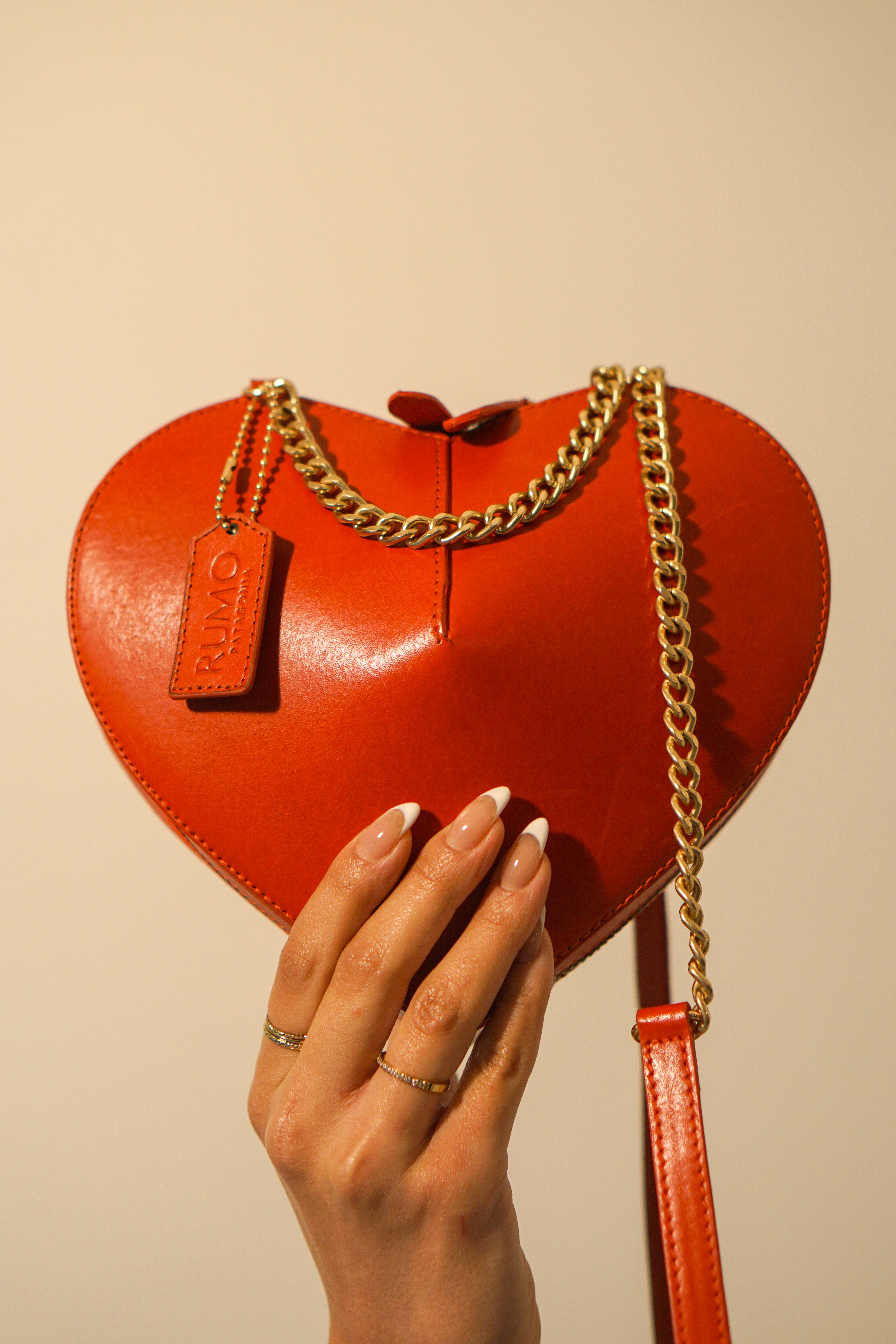 The Lover Girl – Lucky Red